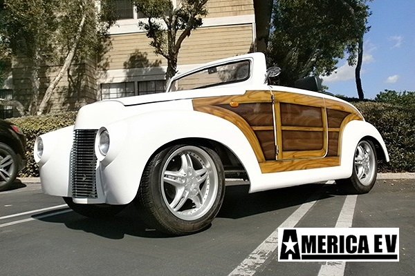 White Woody 39 Roadster 4 Passenger Golf Cart affordable golf cart rental, golf cart rent isle of palms golf cart rental